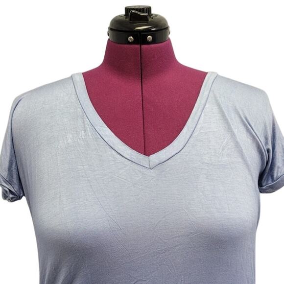 Oh Concept Collection Womens L/XL Short Sleeve V Neck Ombre Tee Shirt - Picture 2 of 7